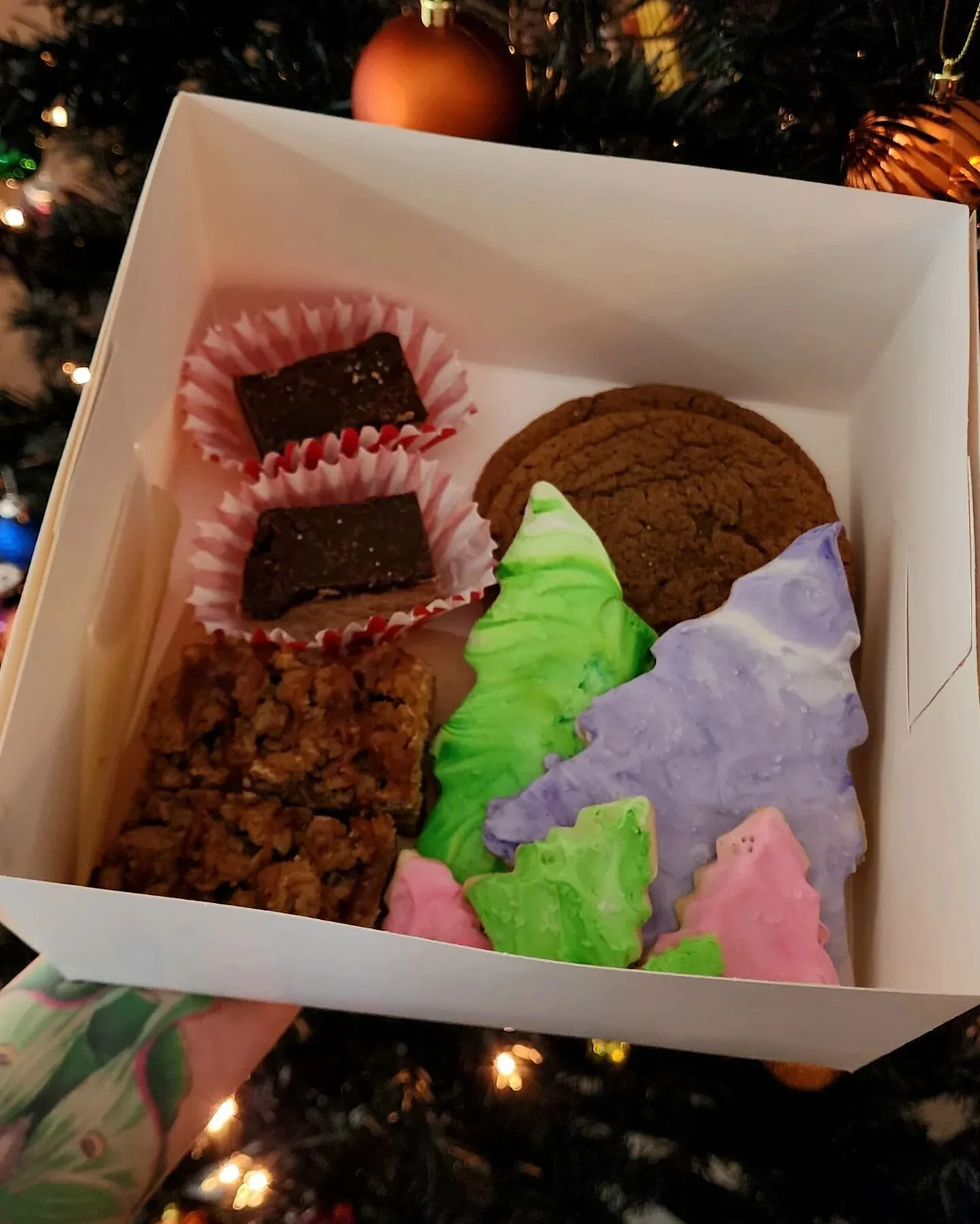 Edit: Boxes are sold out. Thank you all for your support! 

We have a few extra goodies leftover from our pop-ups this past weekend, and would love to share them with you!

In each box you'll find two caramel-chocolate ganache shortbread squares; two