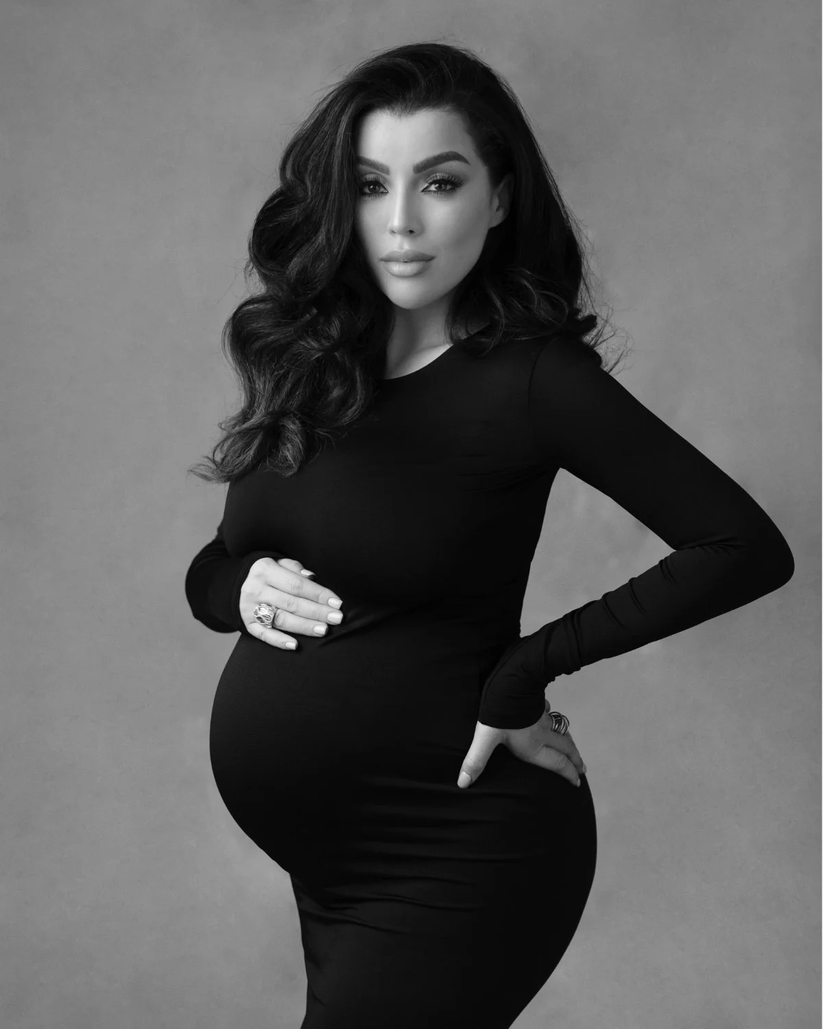 How to Choose the Perfect Maternity Dress for Your Photoshoot