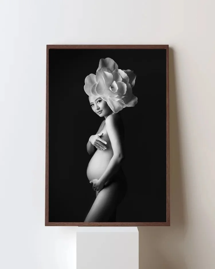 Why Black and White Maternity Photography Never Goes Out of Style
