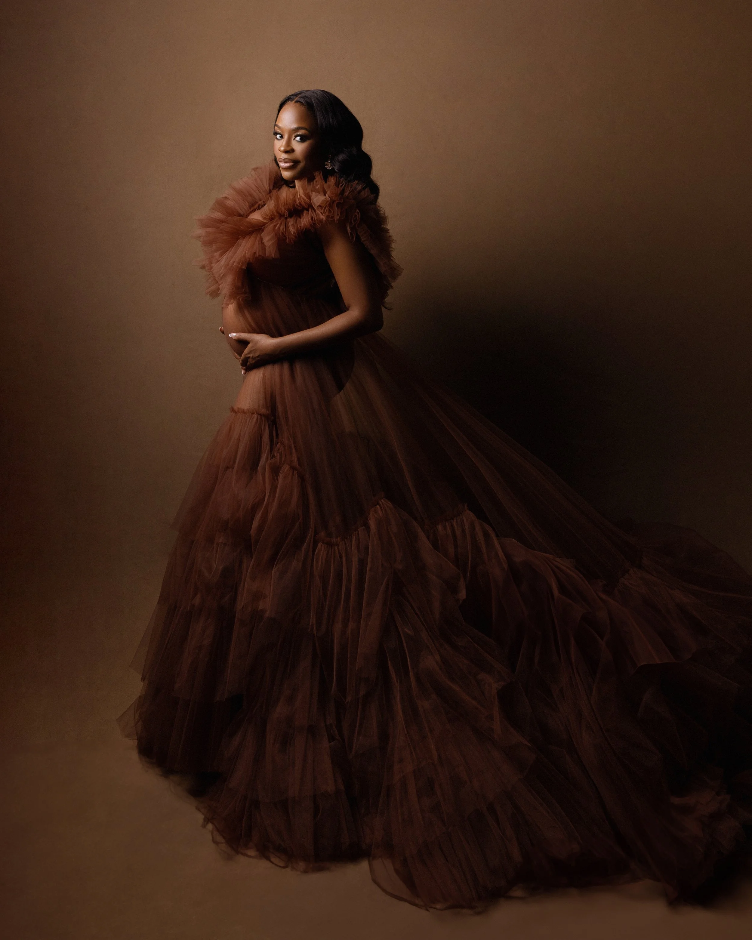 Nervous about your first maternity photoshoot? Learn exactly what to expect, from wardrobe and posing to the final gallery.