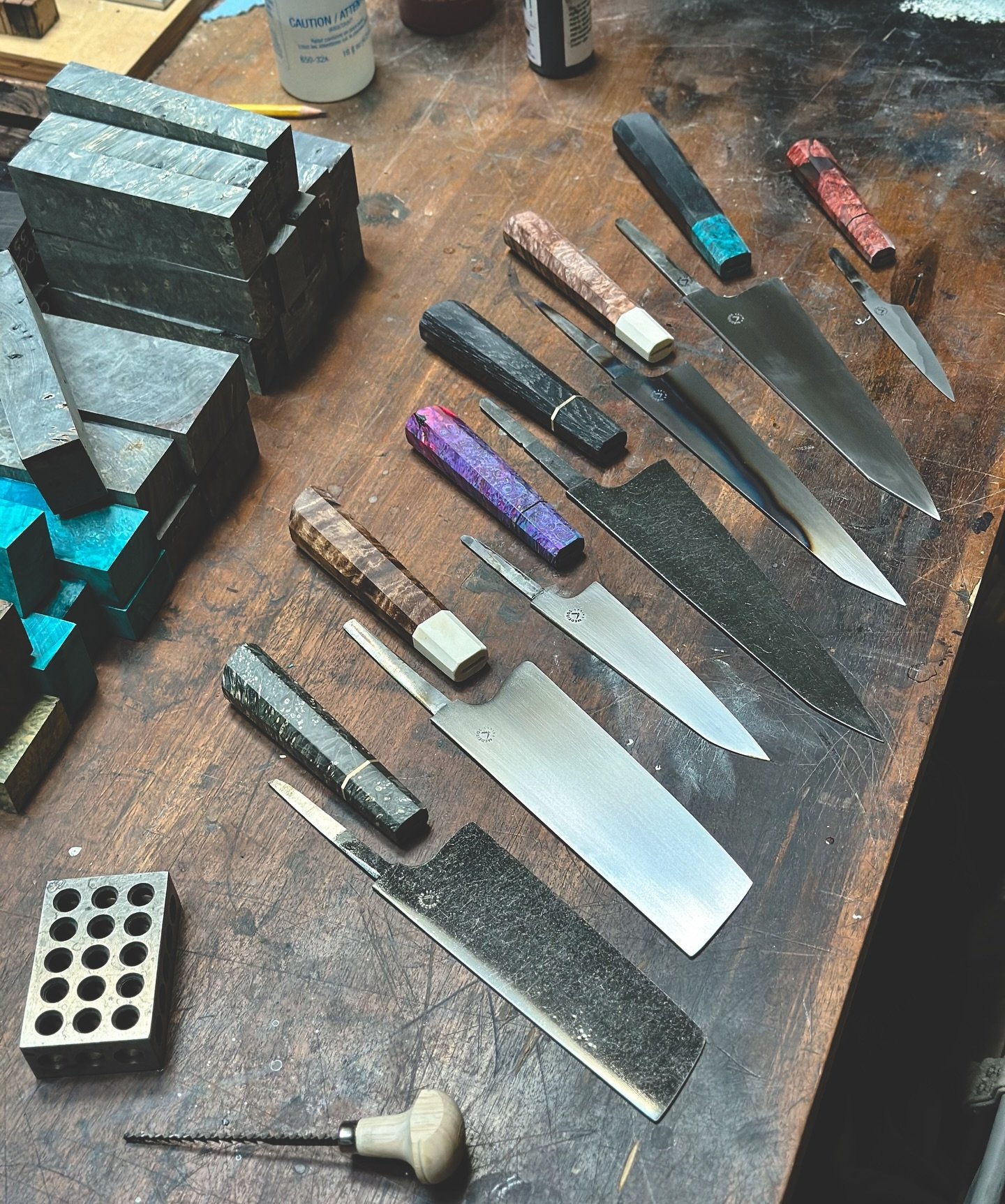 Works in progress. New batch coming out in a week or two! 

.
.
.
.
.
#chefknives #truecooks #chefstalk #bladesmith #cheflife #cutlery #culinary #kitchenknife #customknife #forge #cooking #chefknife #hamon #gyuto #sanjose #bayarea #medeirosknives 
#f