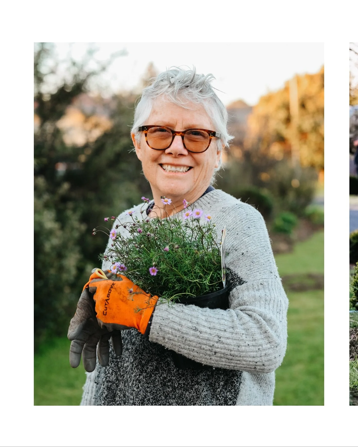 🪏 🪴 

My mum.

Always most at home in her garden.

Had my camera with me when I dropped by this evening and took the opportunity to follow her around in the garden. 

Maybe one day I&rsquo;ll be lucky enough to inherit her green thumb&hellip;.if I 