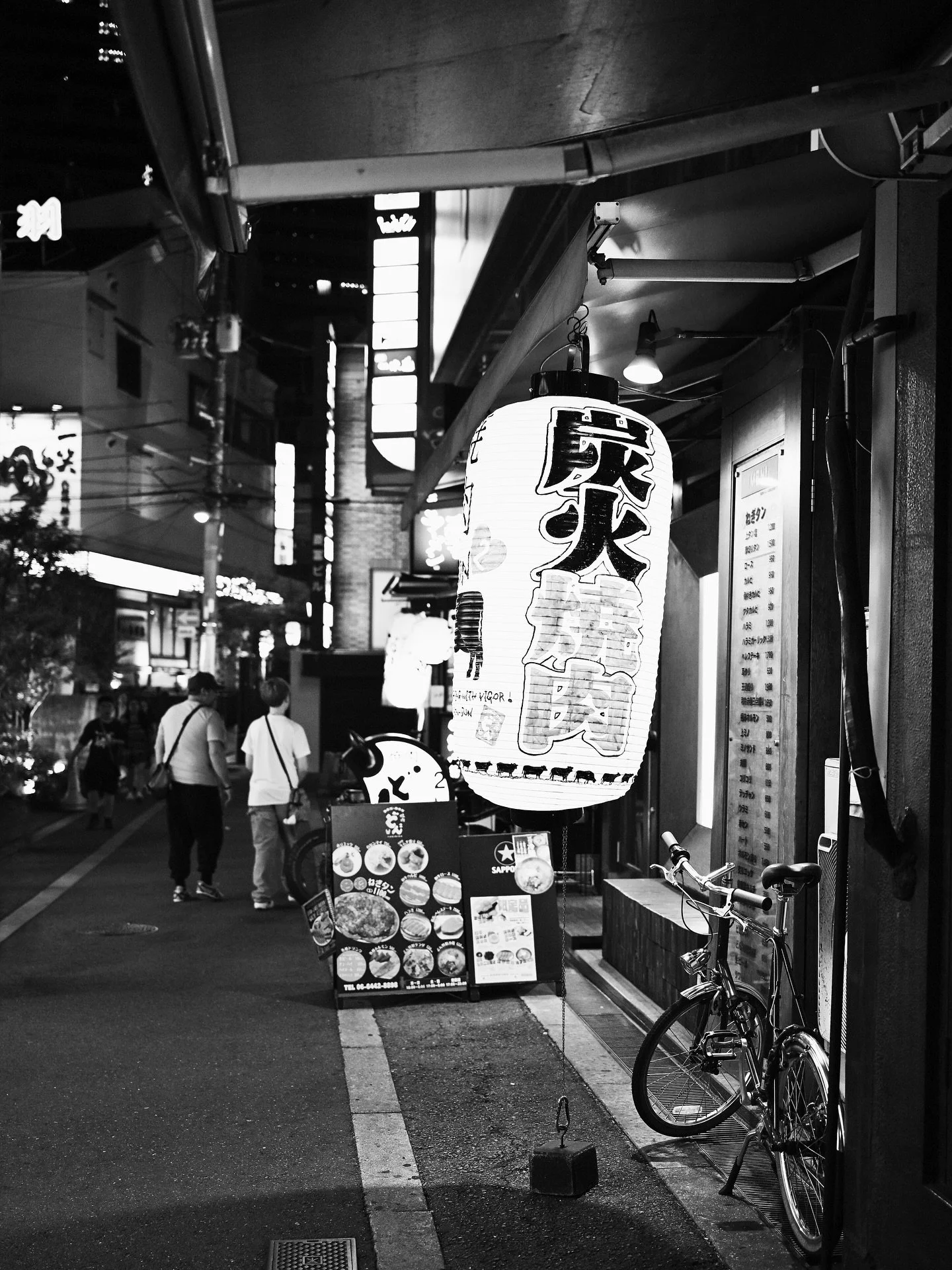 🇯🇵 

Don&rsquo;t mind me getting distracted by Japan photos when I&rsquo;m supposed to be editing paid work. 

I&rsquo;m going back, no one can stop me. 

#blackandwhitephotography #japan #osaka #travel #nightphotography #streetphotography #nikonph