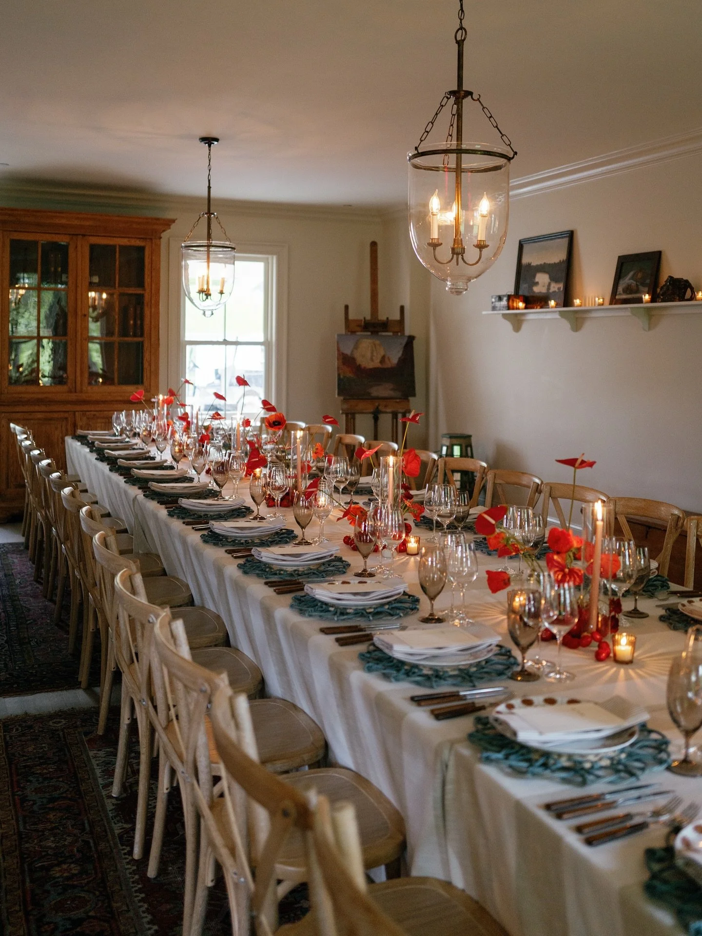 Intimate rehearsal dinner at Innes Farmhouse. Abi &amp; David&rsquo;s wedding in late May 🤍
Planning &amp; design @jennhearon @weekendcollectivexjh 
Photography @allisonhammondcreative 
Venue @inness_ny 
Floral design @lilyshdesign