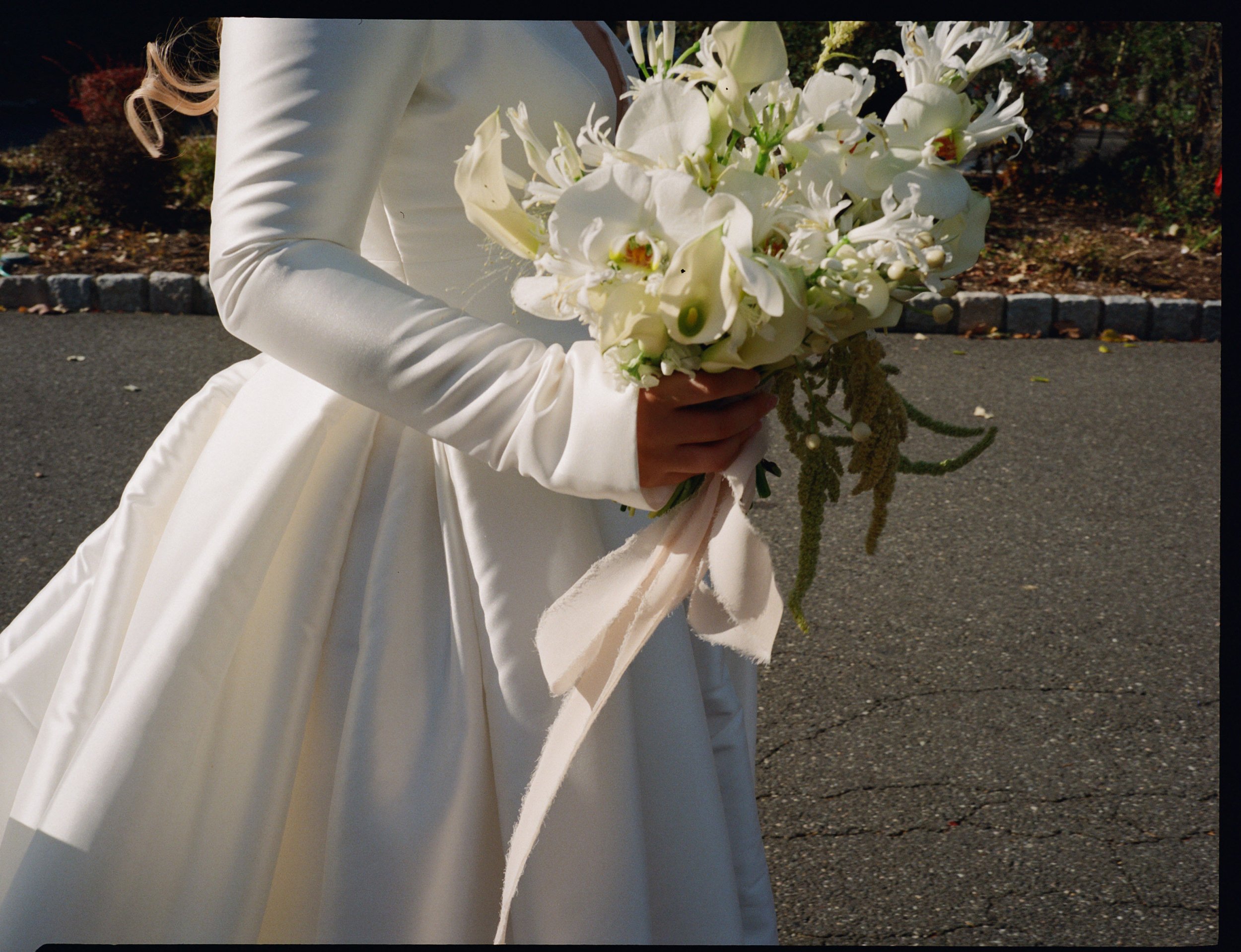 unique_white_bridal_bouquet_wedding_florist .jpg