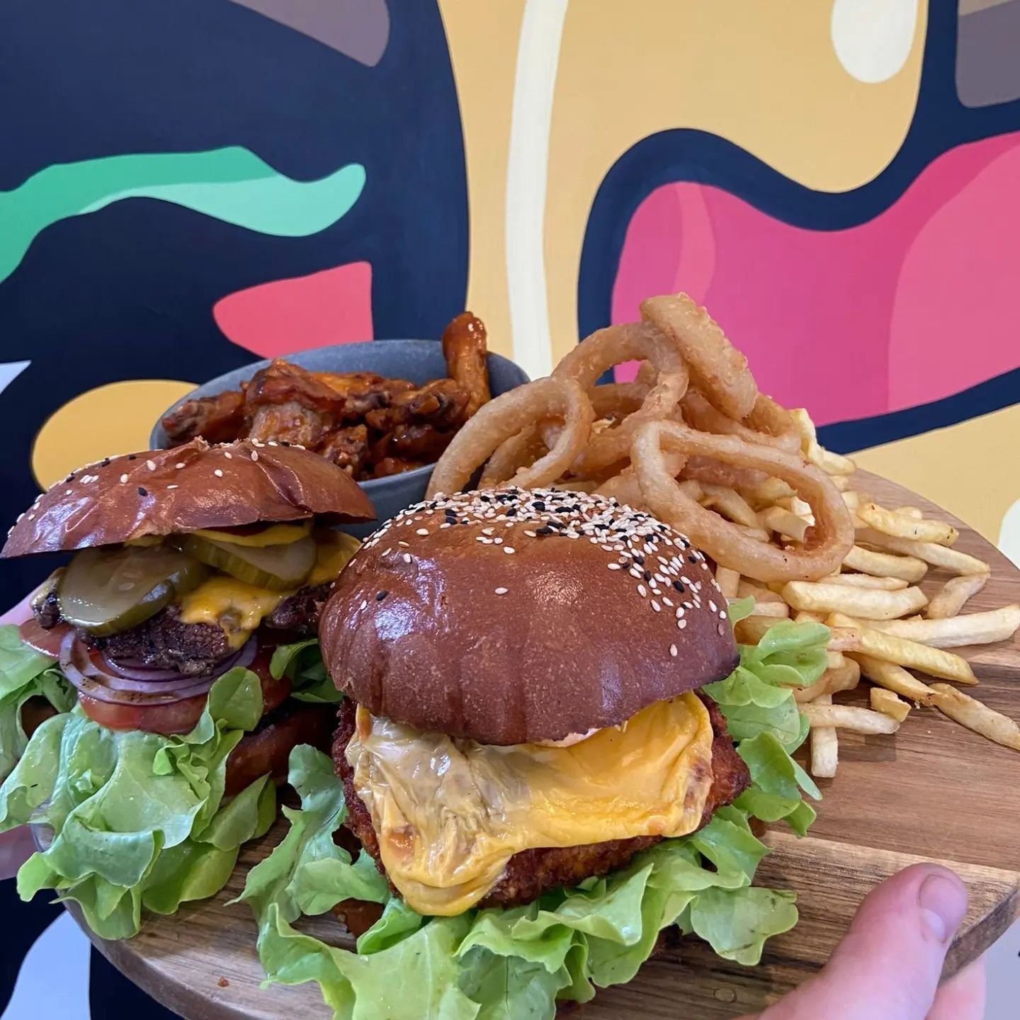 Dont forget about our Footy box for tonights game 🥳🏉🥳🏉

Available from first kick off until kitchen closes at 7:30

Pick up or free delivery! 

The box is designed for 2 people for $40 and consists of-

2 x any $15 burgers 
1 x large fries 
8 x w