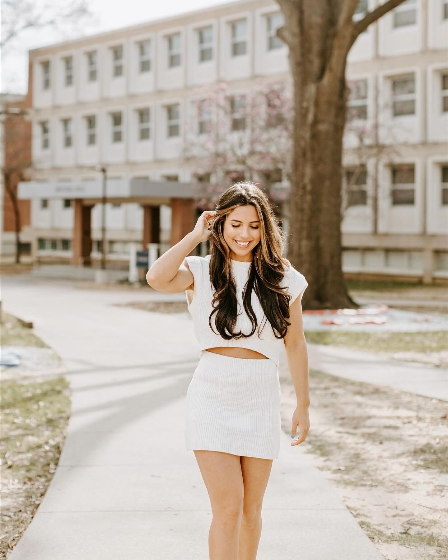 Cheers to a proud moment for my amazing client, celebrating their graduation from the University of Memphis! #College #UofM #Memphis #Tennessee #GraduationPhotography #OOTD