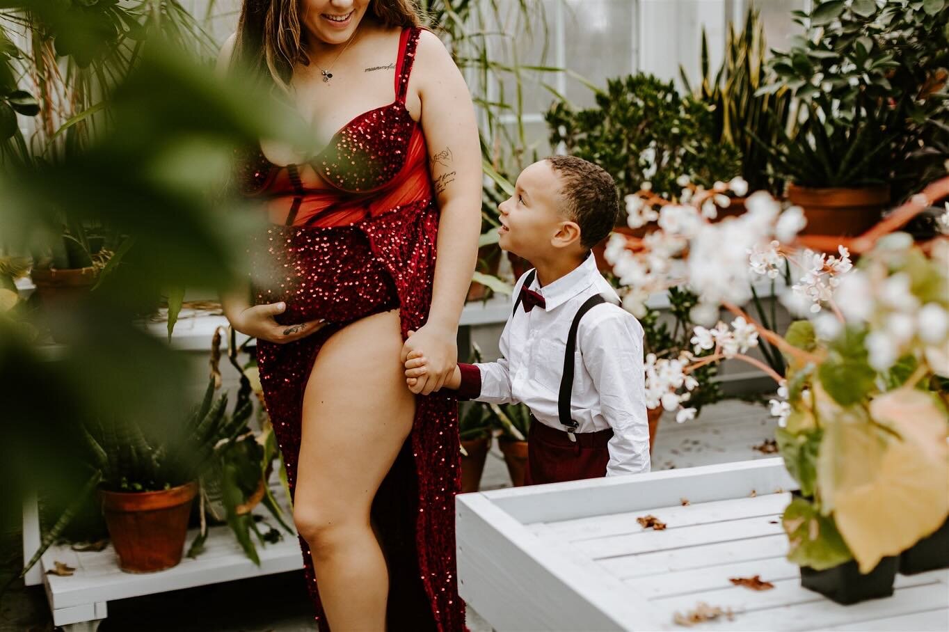 Congratulations to Callie on welcoming the newest member of the family and Wes for being promoted to a big brother &hearts;️ 

#family #maternity #brother #sister #familyphotography #greenhouse #memphis #tennessee
