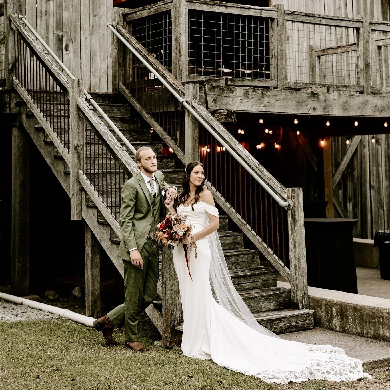 Hello Fall, Hello forever 🍂 Congratulations to these newlyweds!

VENDORS: 
Couple: @jam_musselwhite @trentmuss 
Photo: @Golden.Hour.Images
Venue: @Sevenstonesevents
Catering: @Dreameventsandcatering
Band: @Alliesealey
Cake: Anne&rsquo;s Cakes
Floral