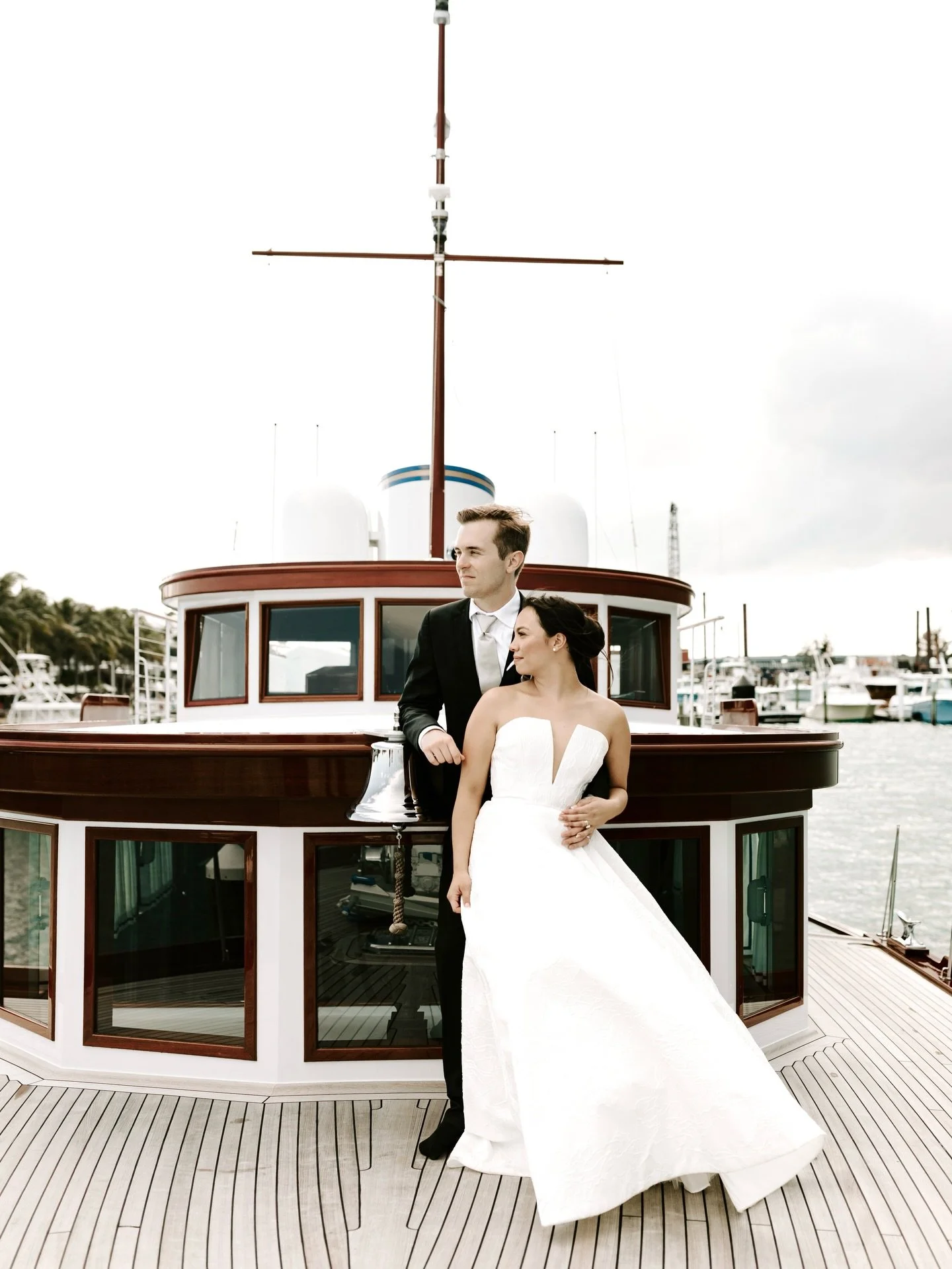 A little throwback to a sun-kissed Florida wedding I had the joy of second shooting with @daniellelozeau 🤍

From quiet, palm-lined walkways to champagne toasts on the iconic Honey Fitz, this day at The #PelicanClub in Jupiter, Florida felt like step