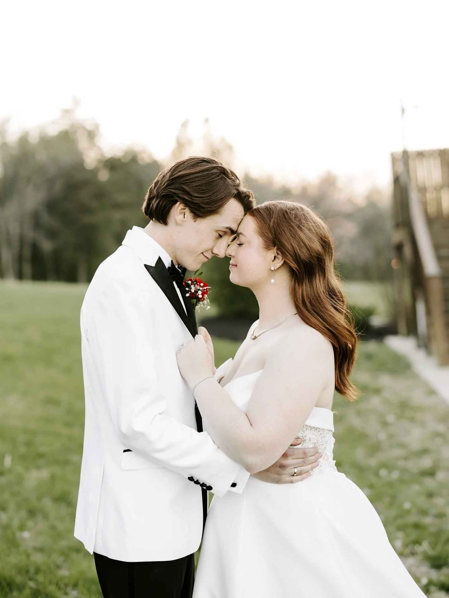 Gabe &amp; Libby 🤍 Rooted in faith, lit up with joy, and surrounded by the kind of love that travels any distance to be there.

Venue: @tuckersgapeventcenter 
Photographer: @golden.hour.images 
Floral: @basketofflowerhermitage 
Service &amp; Bartend