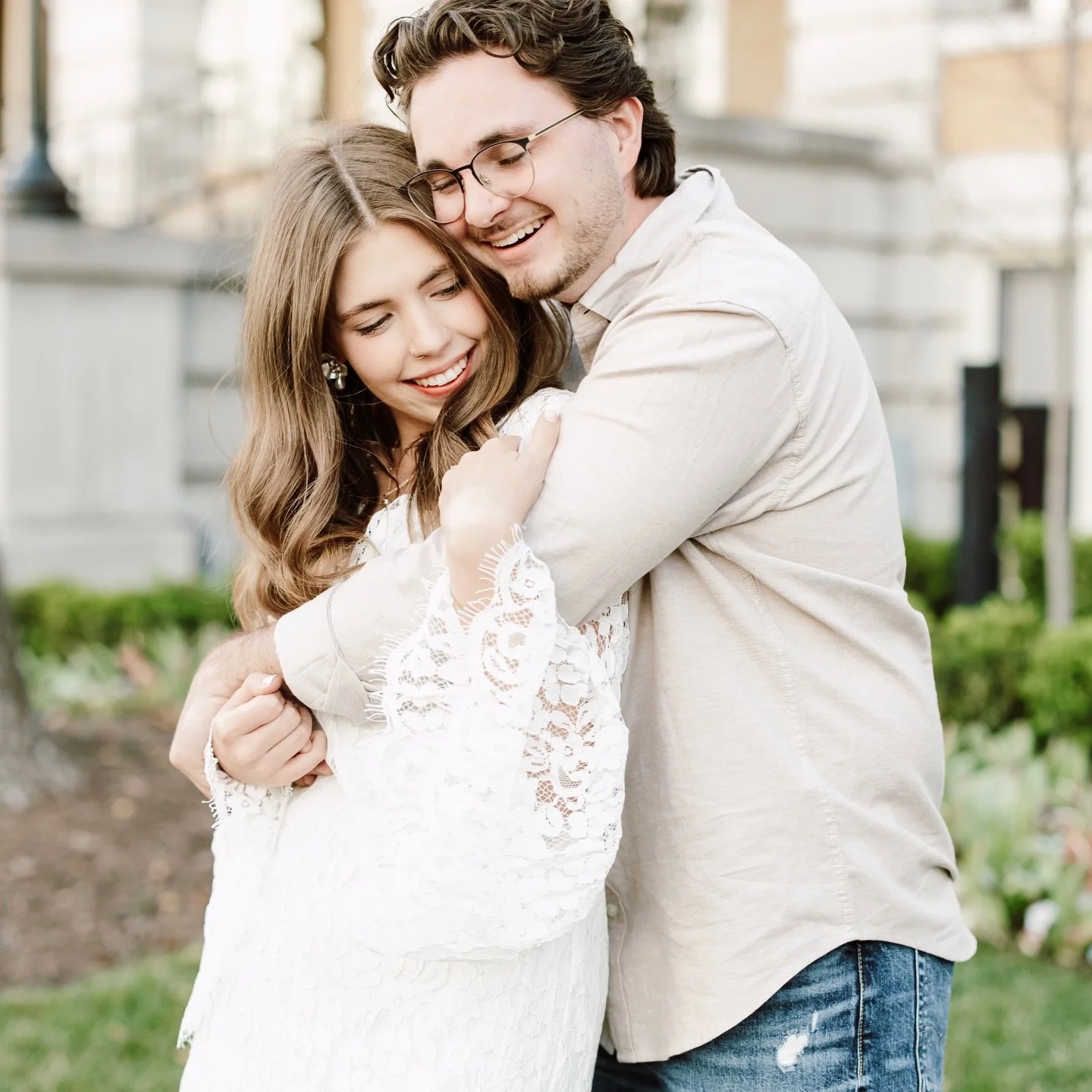 Some couples just make your cheeks hurt from smiling this much 🥹

Spent the sweetest afternoon with Ella + Colten in downtown Bentonville, Arkansas, with coffee shop stops, taking in walking trails, wandering the square, and fully third wheeling wha