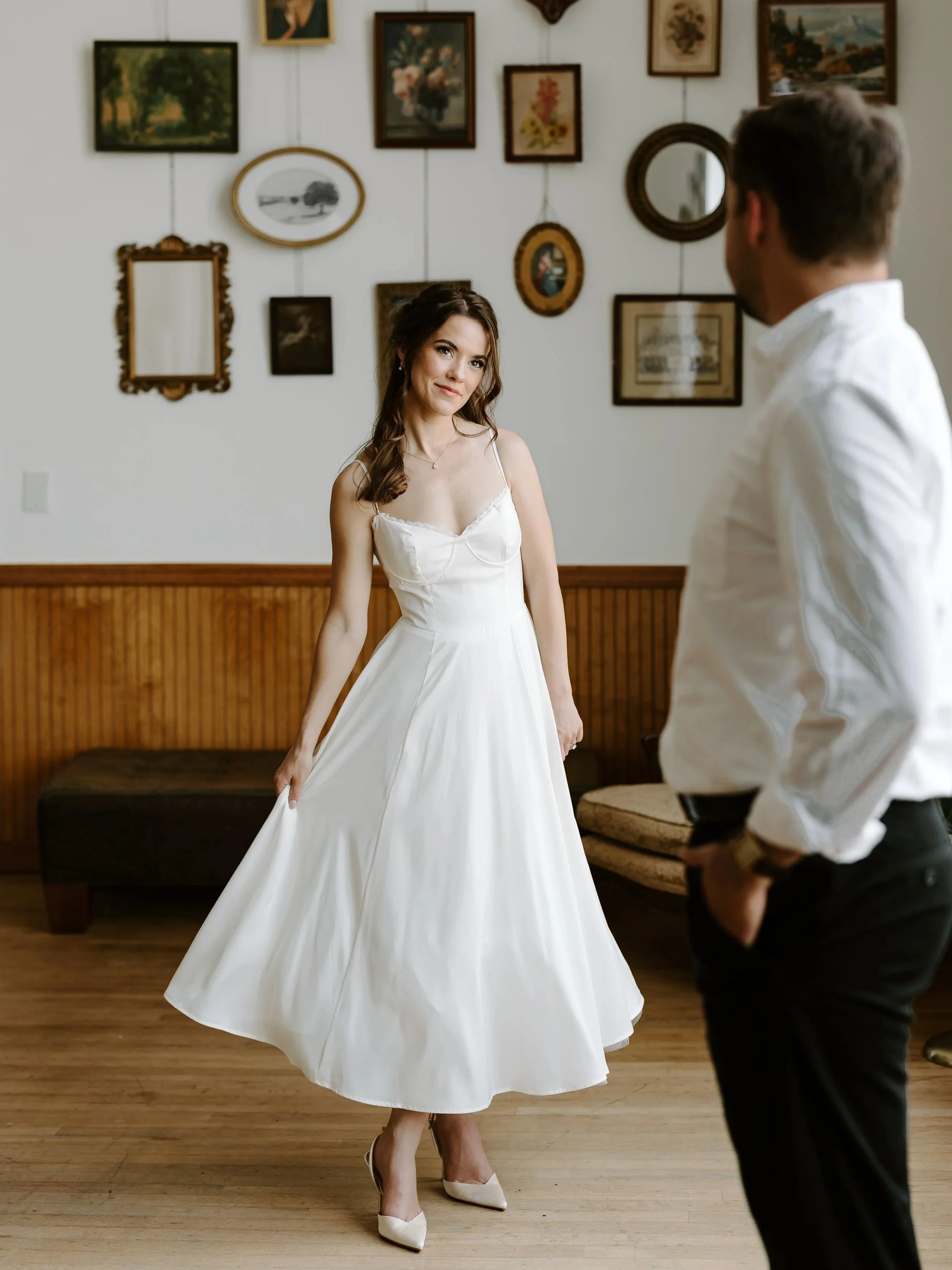 Tennessee Timeless Engagement Photos and Wedding Photographer True to Color Photos that are Candid and Unposed 