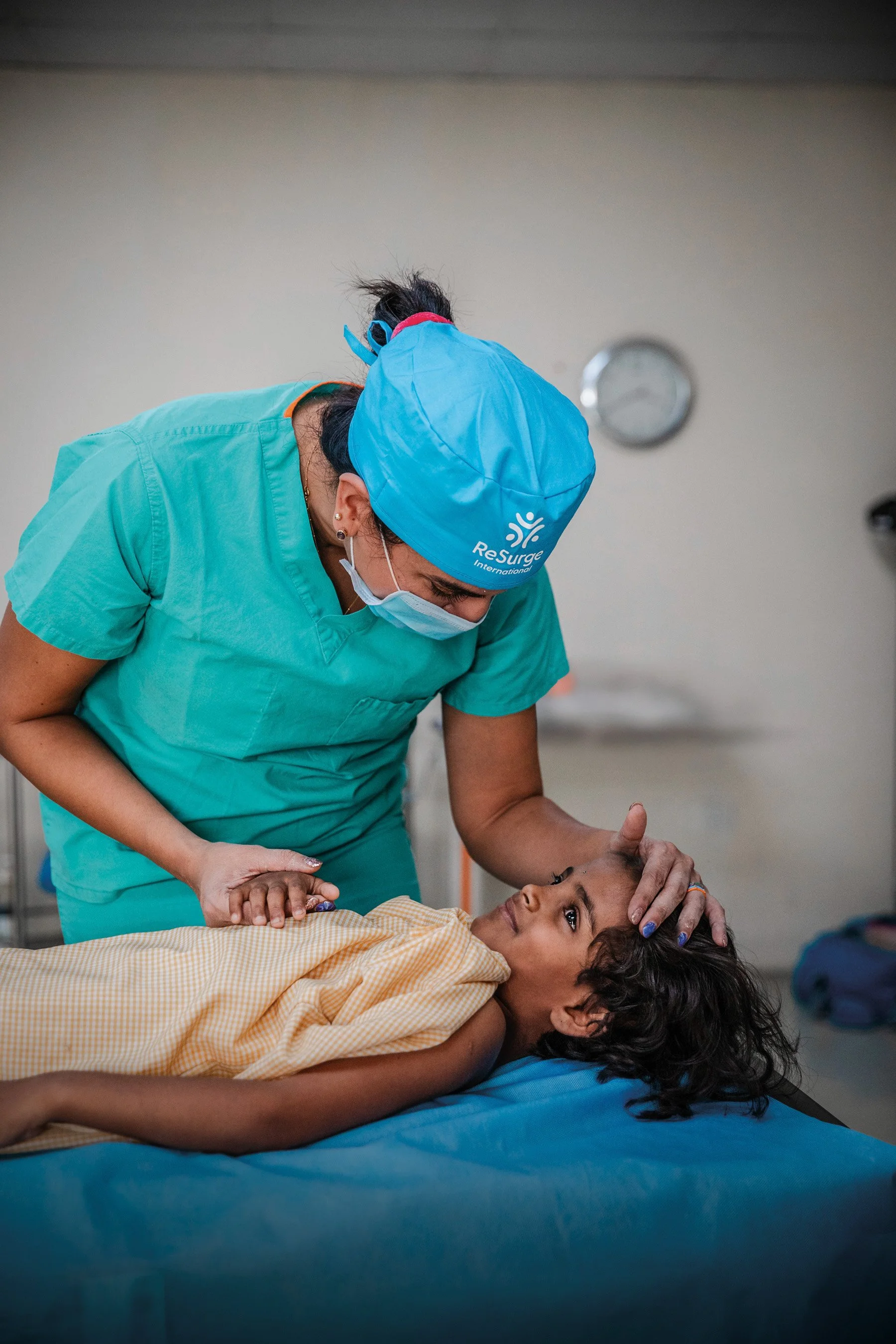 ReSurge Medical Volunteer Anesthesiologist, Dr. Sonia
Mehta, with a patient in
Hyderabad, India