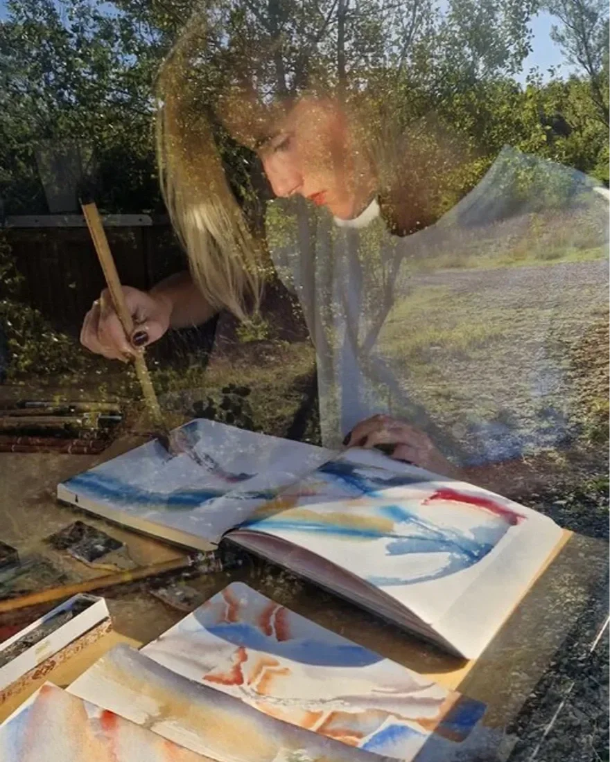 JOANNA KOZIEJ: BETWEEN THE ABSTRACT AND THE MUNDANITY OF MOVING LIFE