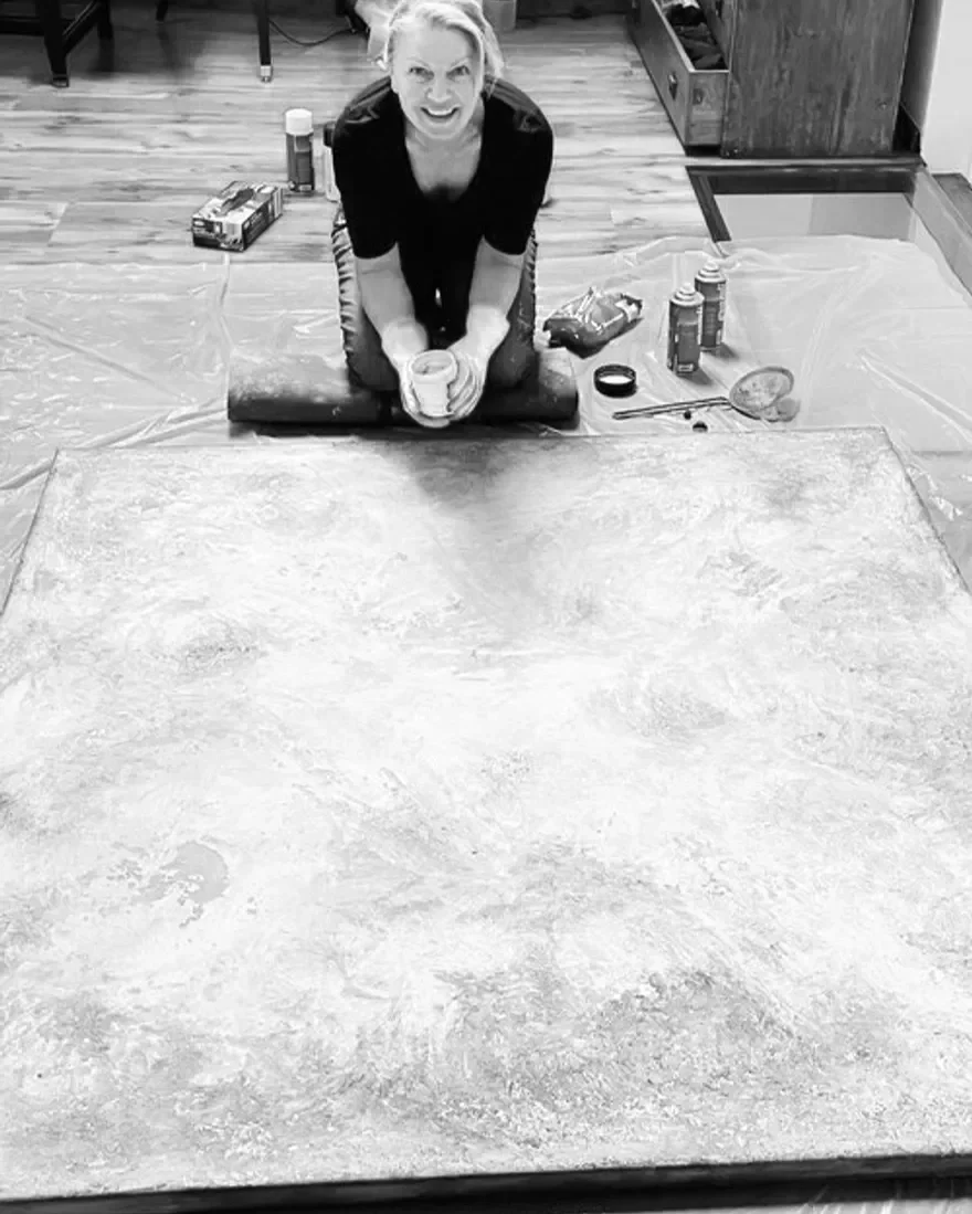 ISABEL KLEINERT: DANCING WITH ULTRAMARINE