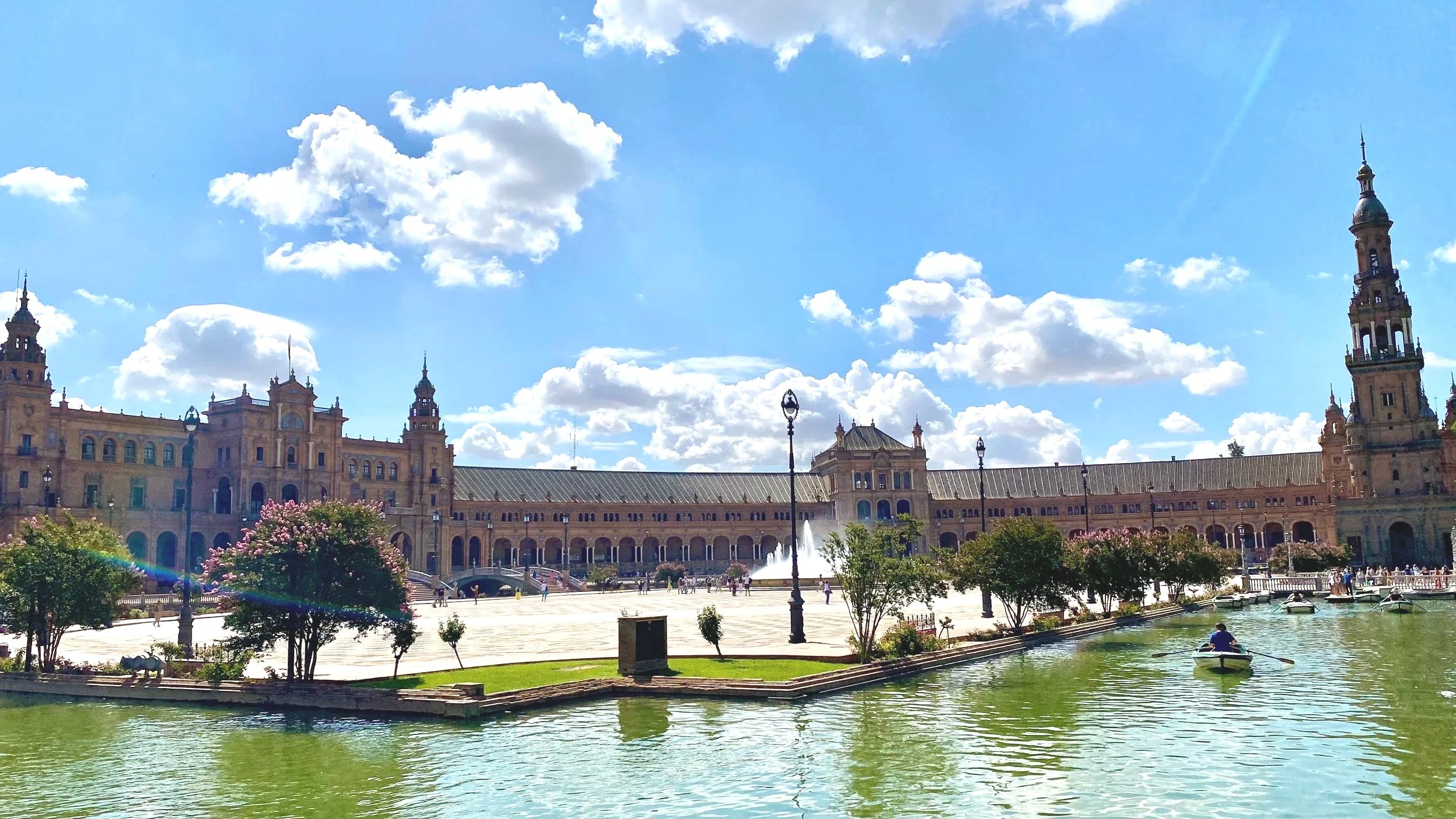 Vista de la Plaza de España de Sevilla, monumento Aníbal Gonzalez para la Exposición Iberoaméricana de 1929