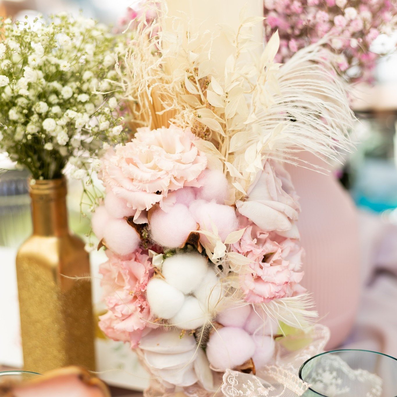 ON ADORE &bull; Cette d&eacute;coration avec du coton
&mdash;
@joyful.memories.lu 
&mdash;​​​​​​​​
#blogmariage #weddingdecor #mariage2024 #inspirationmariage #d&icirc;nerdemariage  #wedding #simplewedding #sinspirersemarier