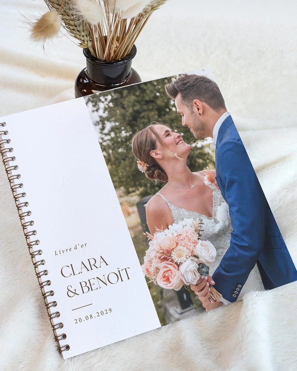 Un livre d'or pour garder les plus beaux souvenirs de votre mariage

@tadaaz_fr 

 

#Mariage #PapeterieMariage #FairePartMariage #MariageChic #SaveTheDate #Tadaaz