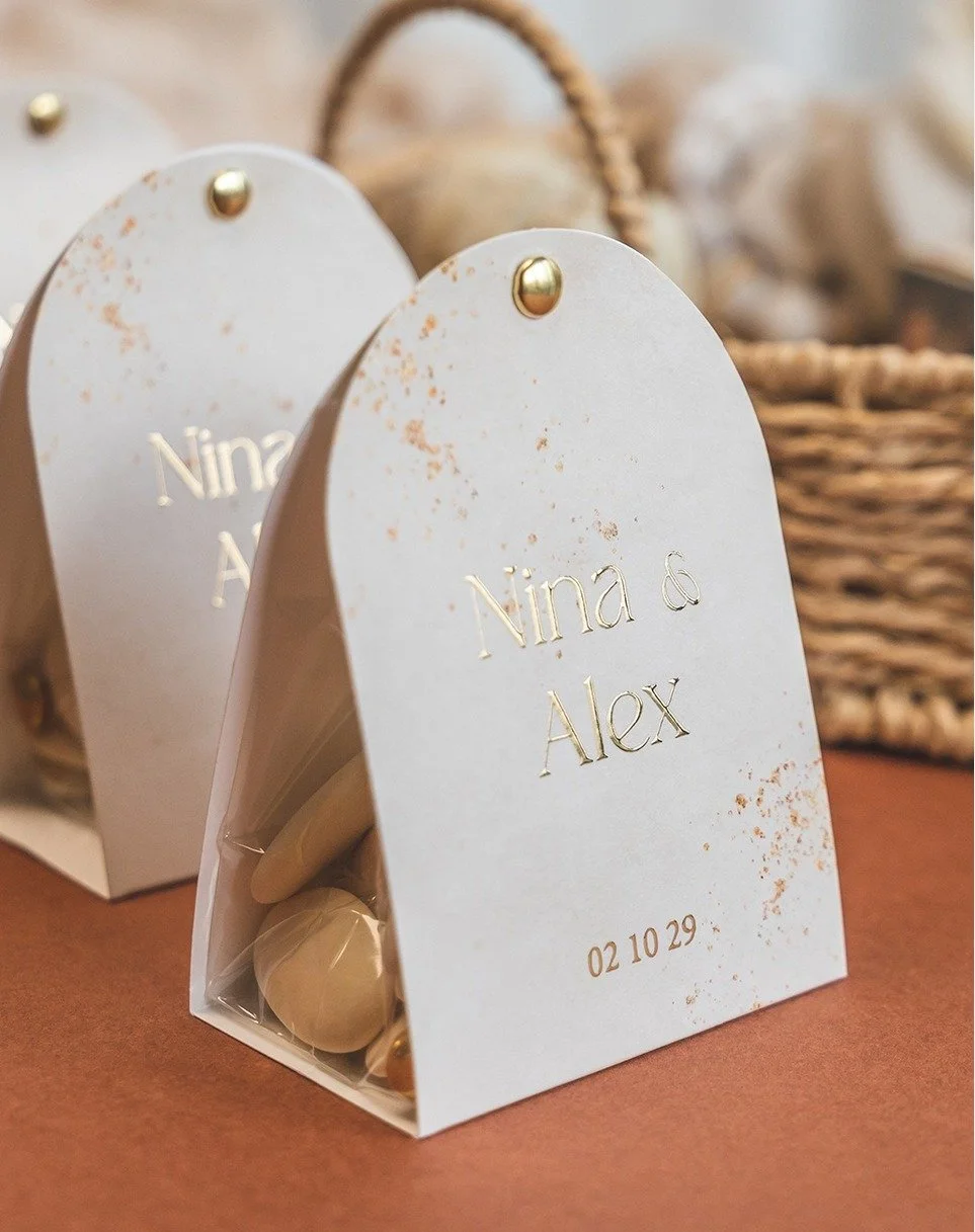 L&rsquo;harmonie parfaite pour votre jour J ✨

D&eacute;couvrez le faire-part de mariage de Nina &amp; Alex, accompagn&eacute; de toute sa papeterie assortie : menu &eacute;l&eacute;gant, marque-place raffin&eacute;, livret de messe, mais aussi des c