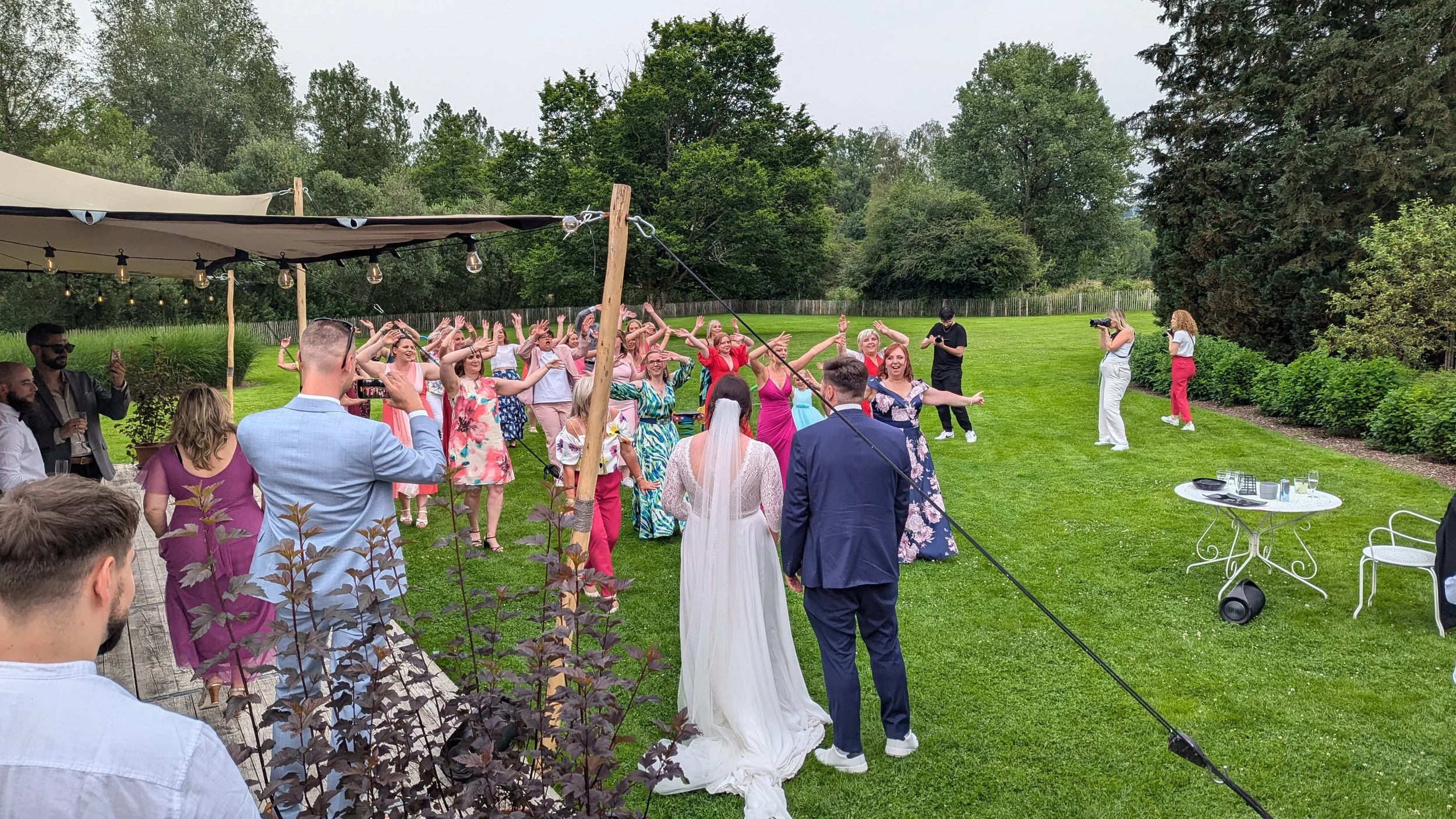 Mariage de Laurie &amp; Alan : un mariage rose corail élégant à Fauvillers