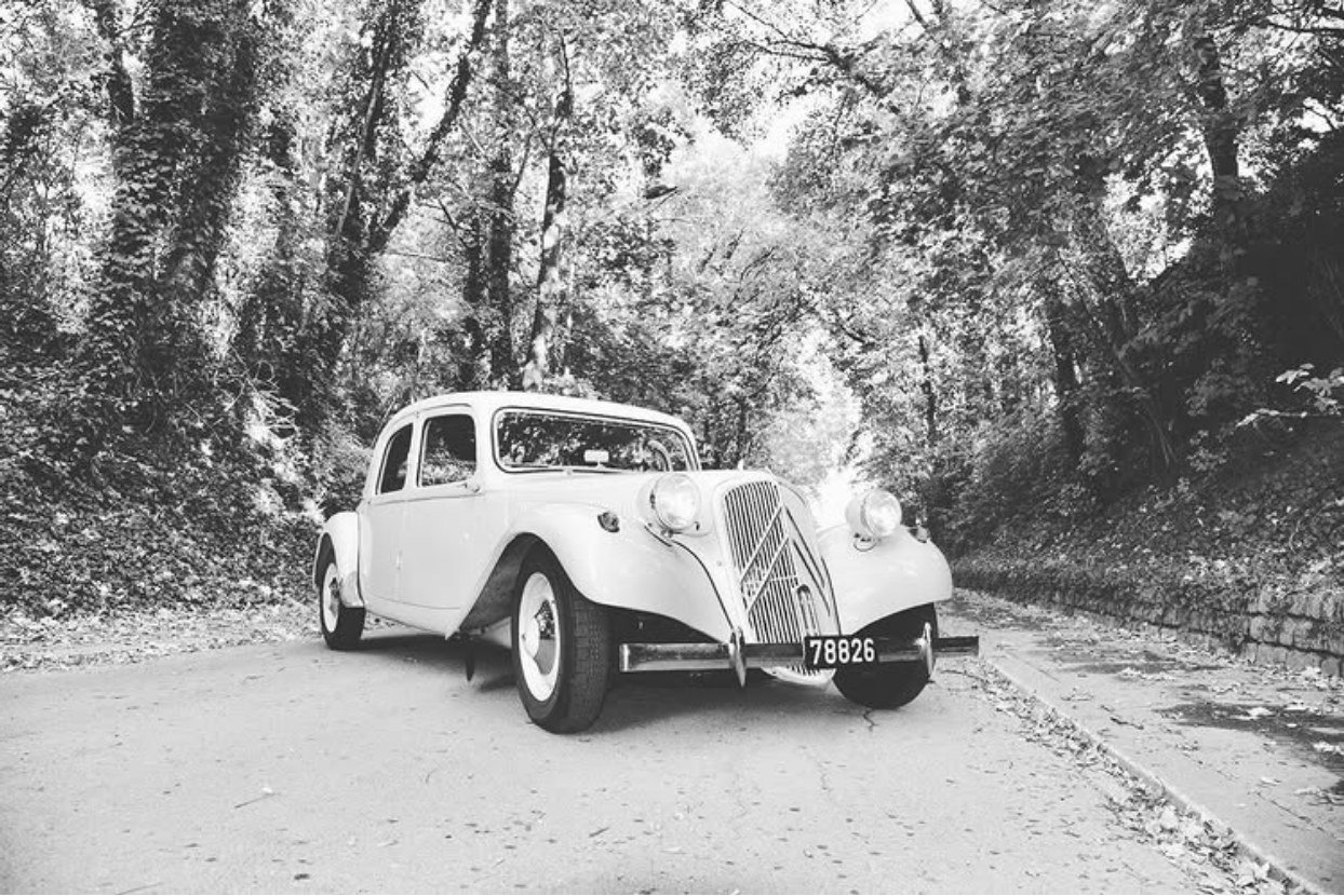 🚘❤️✨ Vintage Autoen, elegante Luxuskarossen, Cabriolets oder klassesch Oldtimer&hellip; d&rsquo;Hochz&auml;itsauto m&eacute;cht &euml;mmer en Deel vun der Magie vum groussen Dag aus 💍

@m.duarte_evenements_mariages 

Nieft dem prakteschen Aspekt g&