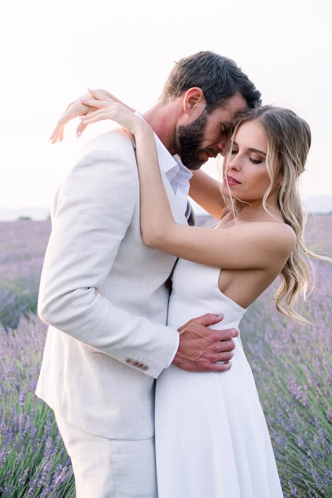 Mariage Chic en Provence : L’Inspiration Mode et Dolce Vita de Léa &amp; Nicolas