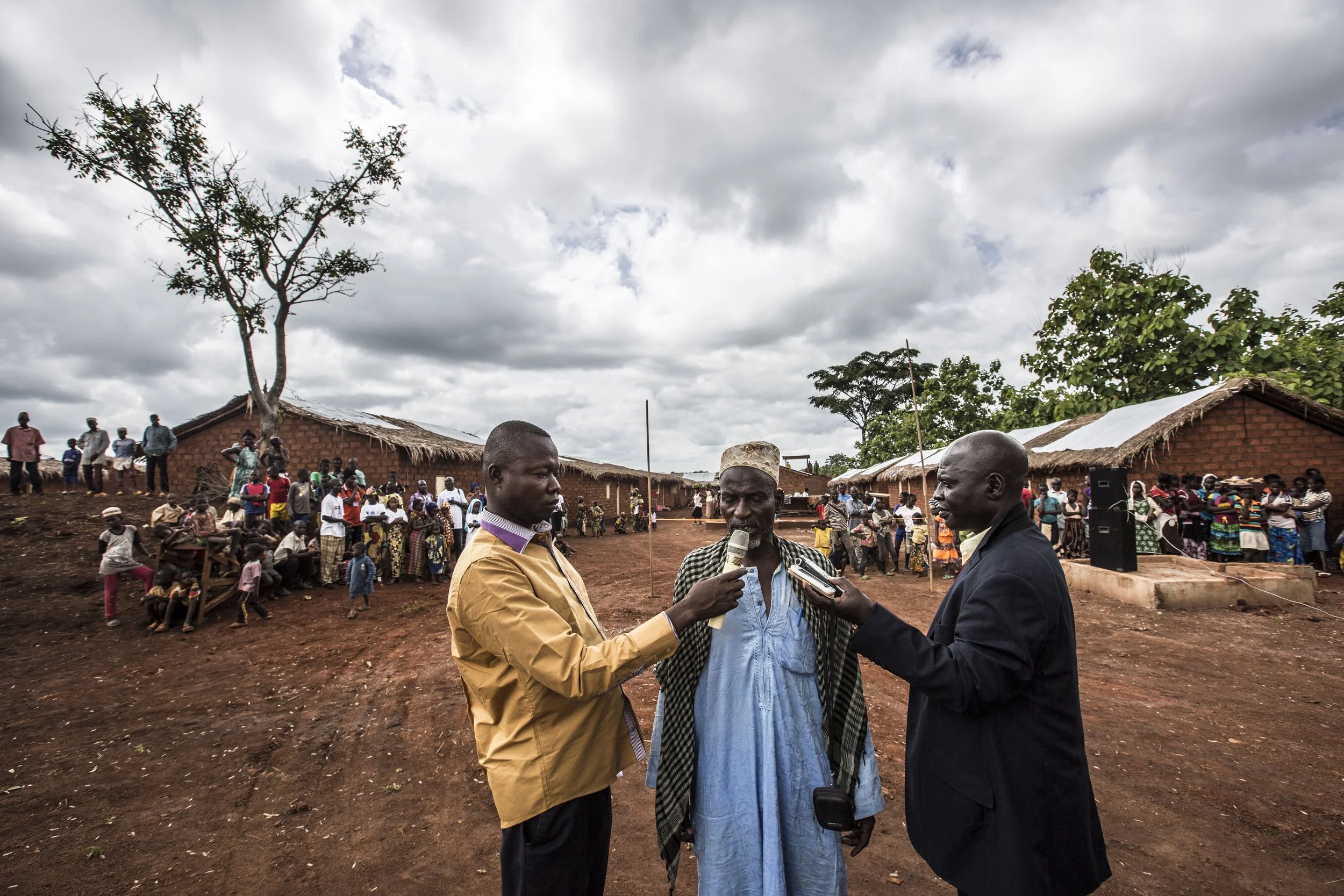 The Imam of Yaloke's Peulhs, only french speaking person in the community, called to talk to local radios. Fearing further intimidation and violent retaliation on himself and his people, he spoke in positive terms of the new site project where the Pe