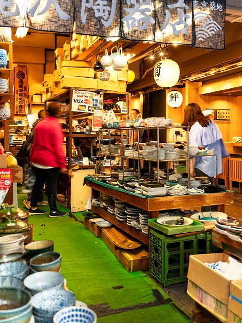 tokyo-food-tour-tsukiji-food-market-store.jpg