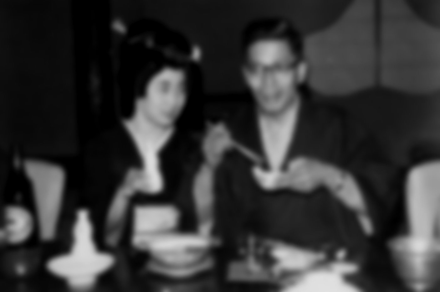 japanese%252Bperson%252Bwith%252Bgeisha%252Bdining%252Bwith%252Bjapan%252Btours.jpg