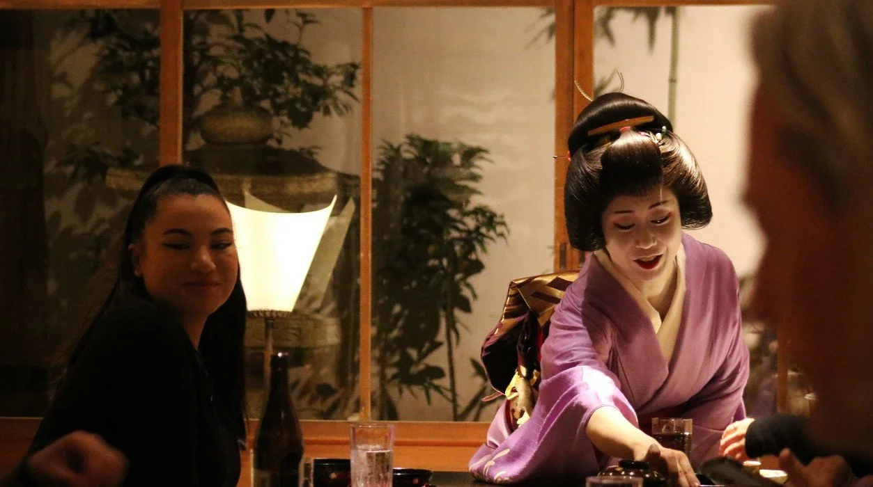 geisha-dinner-in-japan.jpg