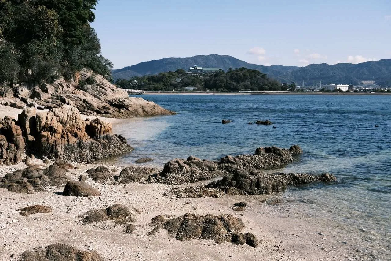 private-japan-tours-naoshima-highlights-ocean.jpg