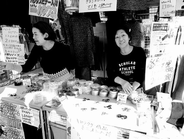 tokyo-food-tour-tsukiji-food-market-shop.jpg