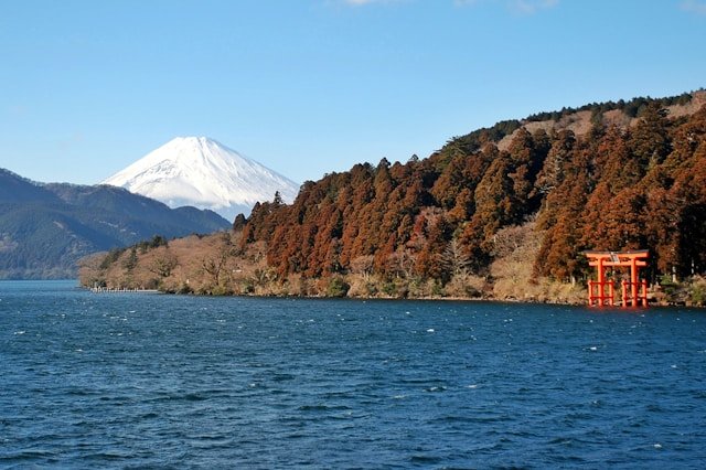 private-japan-tours-hakone-tour-lake-ashi.jpg