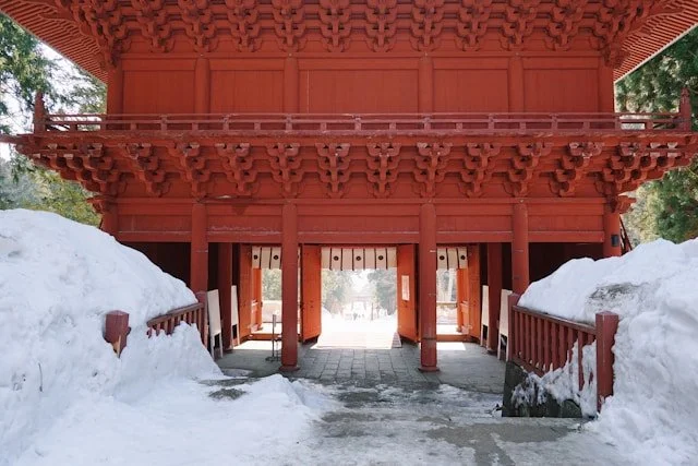 aomori-private-japan-tour-gate.jpg