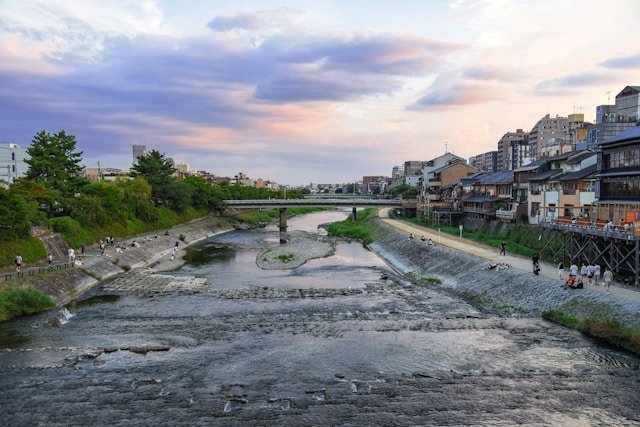 private-japan-tours-kyoto-highlights-tour-kamogawa.jpg