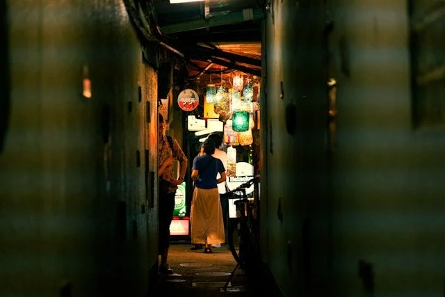 private-japan-tours-kyoto-after-dark-alley.jpg