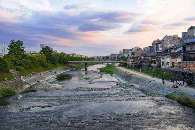 private-japan-tours-kyoto-highlights-tour-kamogawa.jpg