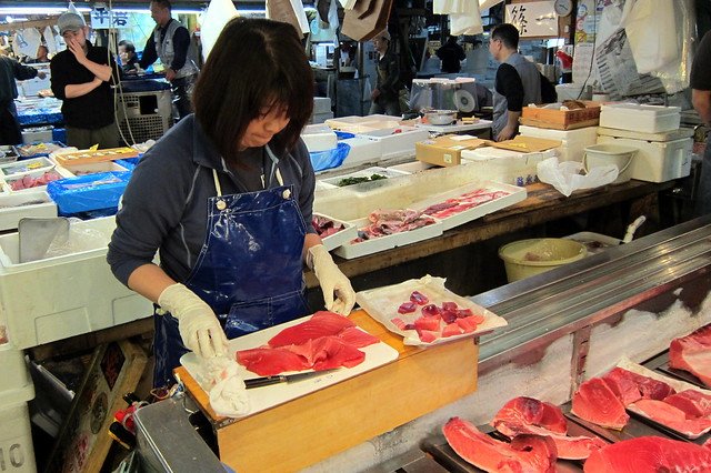 tokyo-food-tour-tsukiji-food-market.jpg