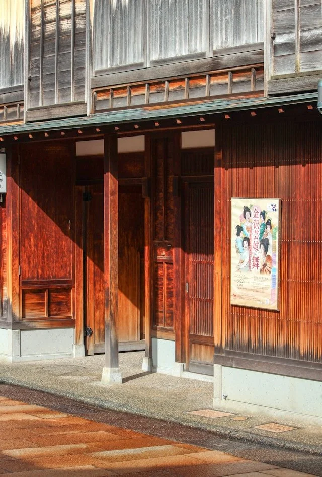 private-japan-tours-kanazawa-tour-alley.jpg