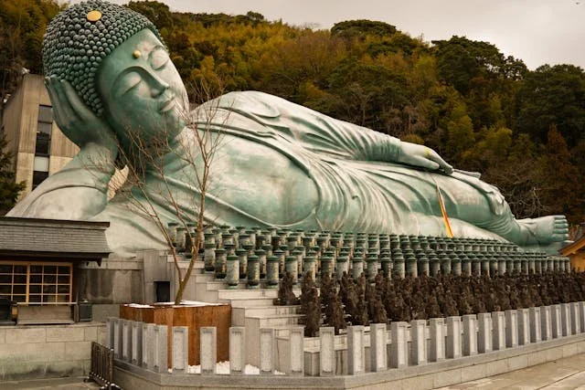 private-japan-tours-fukuoka-tour-reclining-buddha-2.jpg