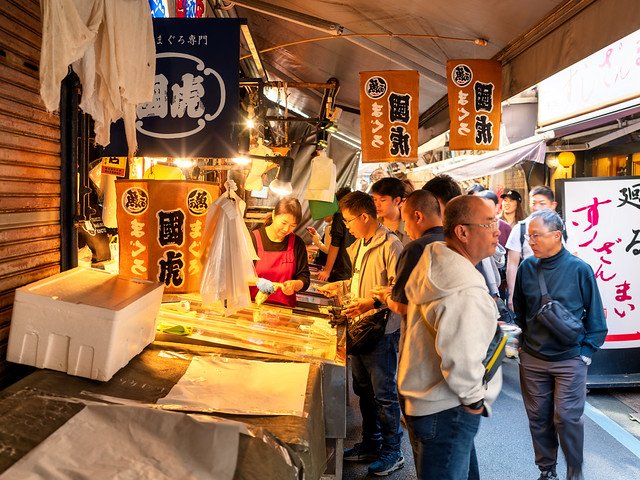 tokyo-food-tour-tsukiji-food-market-5.jpg