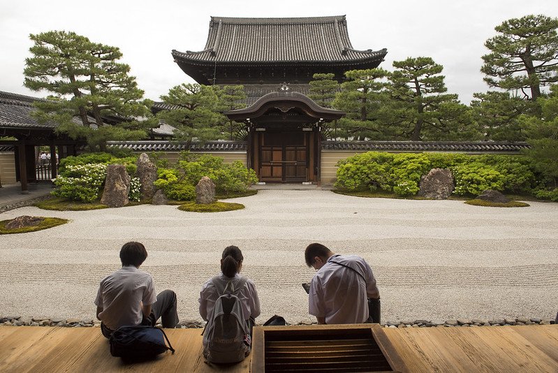The main view of the garden at Kenninji Temple in Kyoto, featuring a harmonious blend of manicured landscapes, tranquil ponds, and lush greenery, reflecting the serene beauty of Zen gardens.