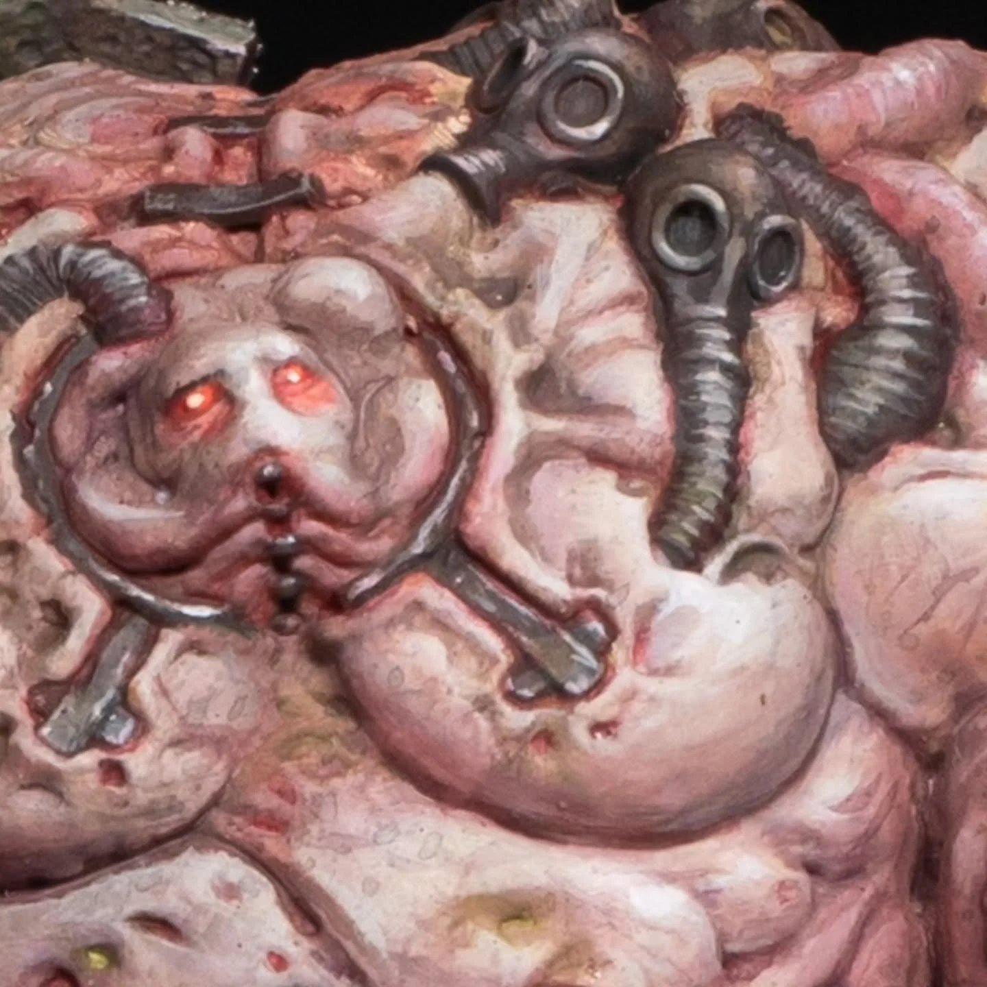 Some close-ups (or... gross-ups? 😅) of the Corpus Allatum I painted for @mortalminiatures . I really enjoyed leaning heavily into the initial sketch on this model, rather than refining and rendering everything to maximum. I think for a topic like th