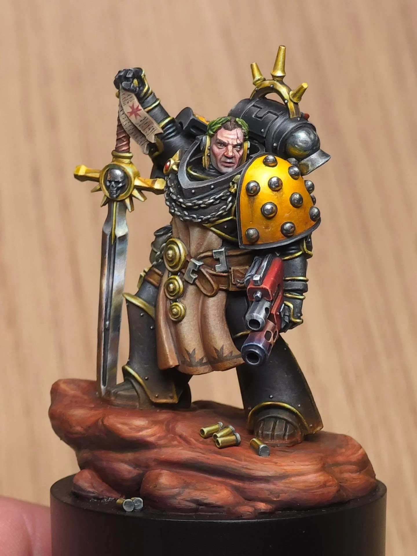 And here's my 2nd entry, an Imperial Fist of the Templar Brethren for Horus Heresy!

Wanted to do something more minimal with this one, which was started while teaching a course earlier this autumn.

Hope everyone has a great weekend!
Erkka