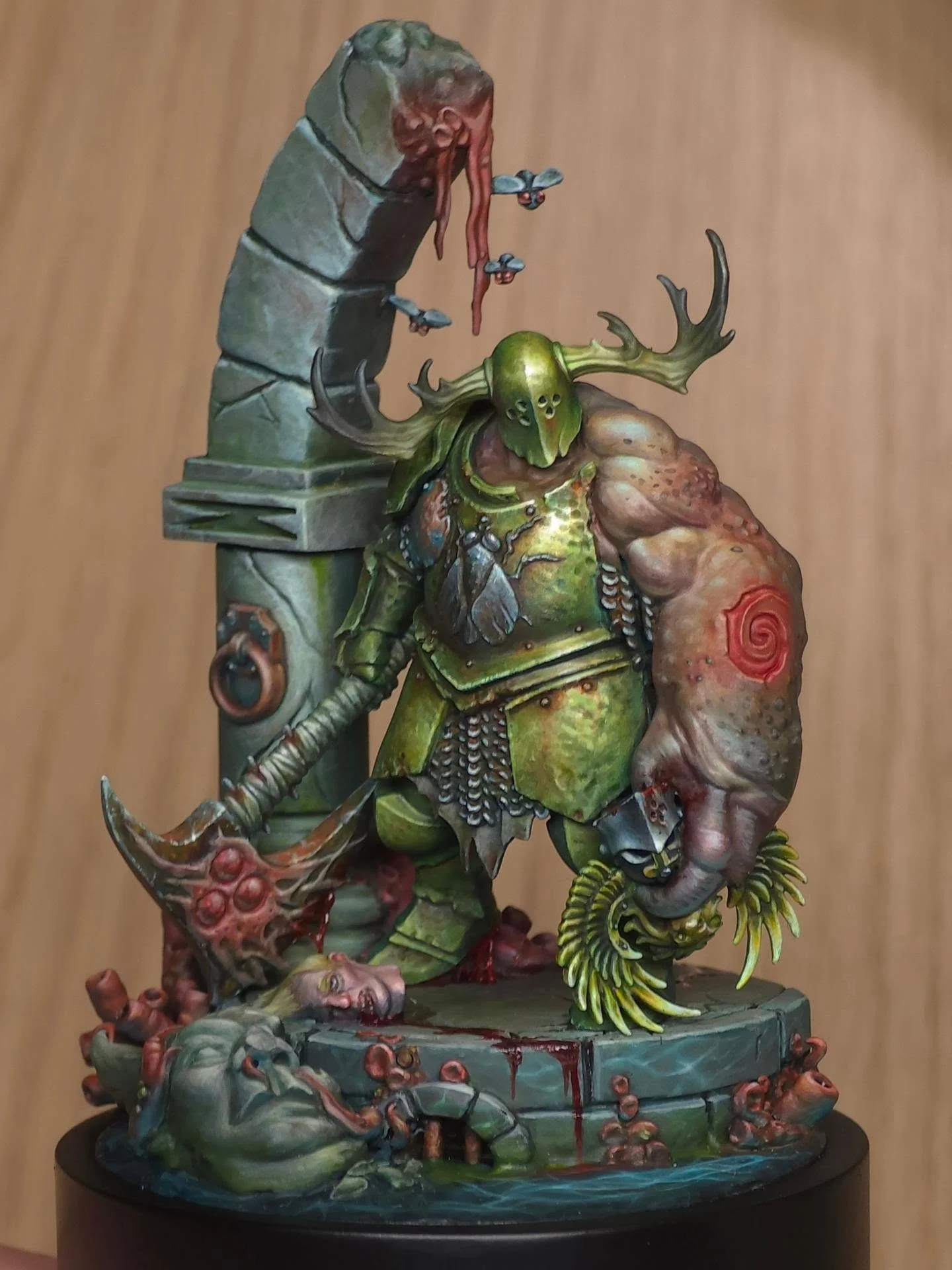 Golden Demon season is on! Here's my entry for AoS single. The photo is a quick phone shot from the hotel (where it was finished...) I'll upload better ones taken with a proper camera once I get home.

Looking forward to an awesome weekend, hope to s