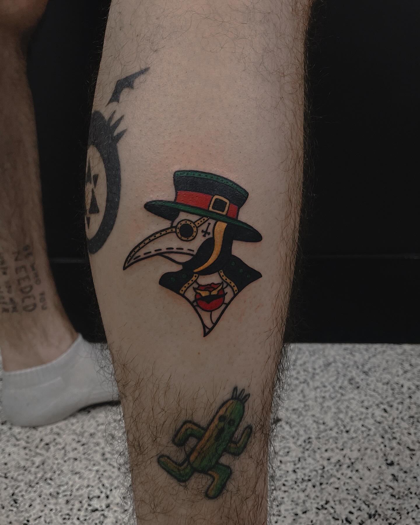 Fresh Trad vs Healed Fine Line for Josh! ➡️Swipe to see how the last tattoo healed➡️

Both from my flash pieces, the Princess Mononoke from last time 

My November weekends are almost full, don&rsquo;t wait to book! 
🎁if you&rsquo;re the type thinki