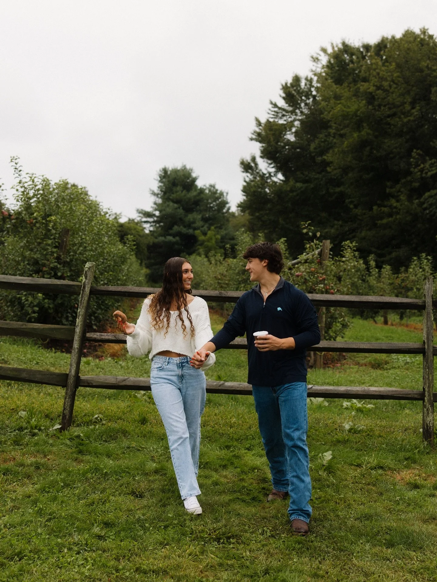 Allison &amp; Brett 🍂🍩🍎 when the forecast changed to rain these cuties said no problem! &amp; I knew we&rsquo;d hit it off. We ate too many donuts, drank hot cider and laughed those belly hurt kind of laughs and I&rsquo;m so thankful the universe 