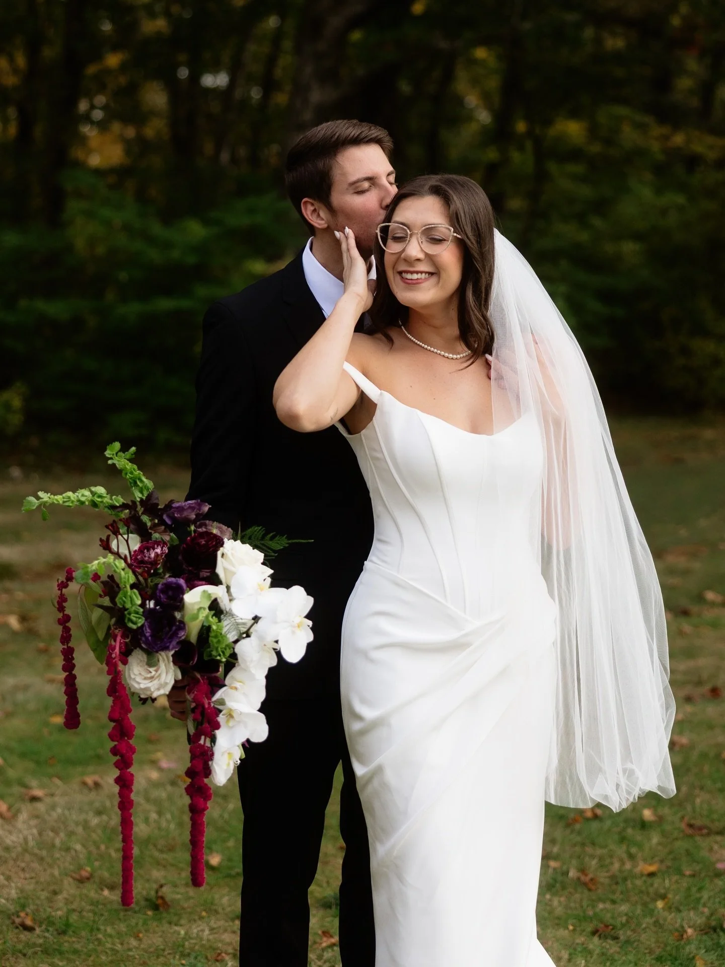 Get yourself a husband who looks at you the way Conrad is in awe of Samantha 💗 A day filled with vintage touches, warm candlelight, laughter and tears, and two best friends being completely present soaking up their wedding day. One for books ✨

Phot