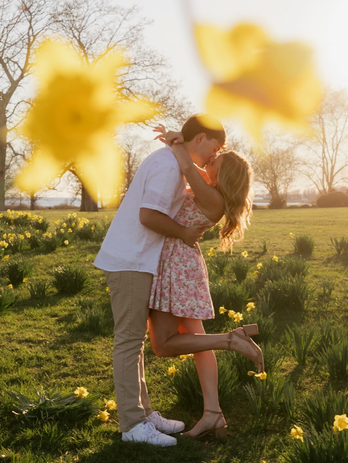 Love in the daffodils 🌼  I met Carly through the photography community and when I first met her I immediately could feel her positive and warm energy that we&rsquo;d be fast friends. Being able to see the love her and Thomas have for one another is 